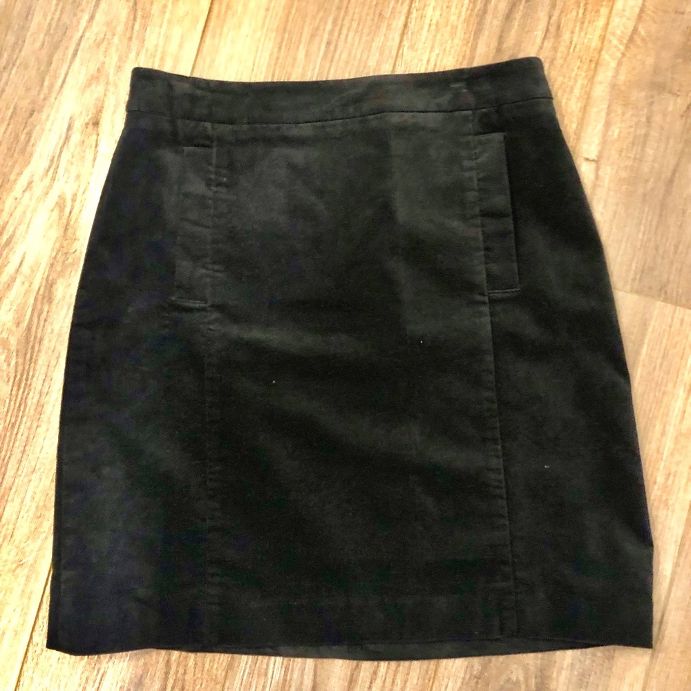 Ann Taylor black velvet a-line skirt with pockets size 4